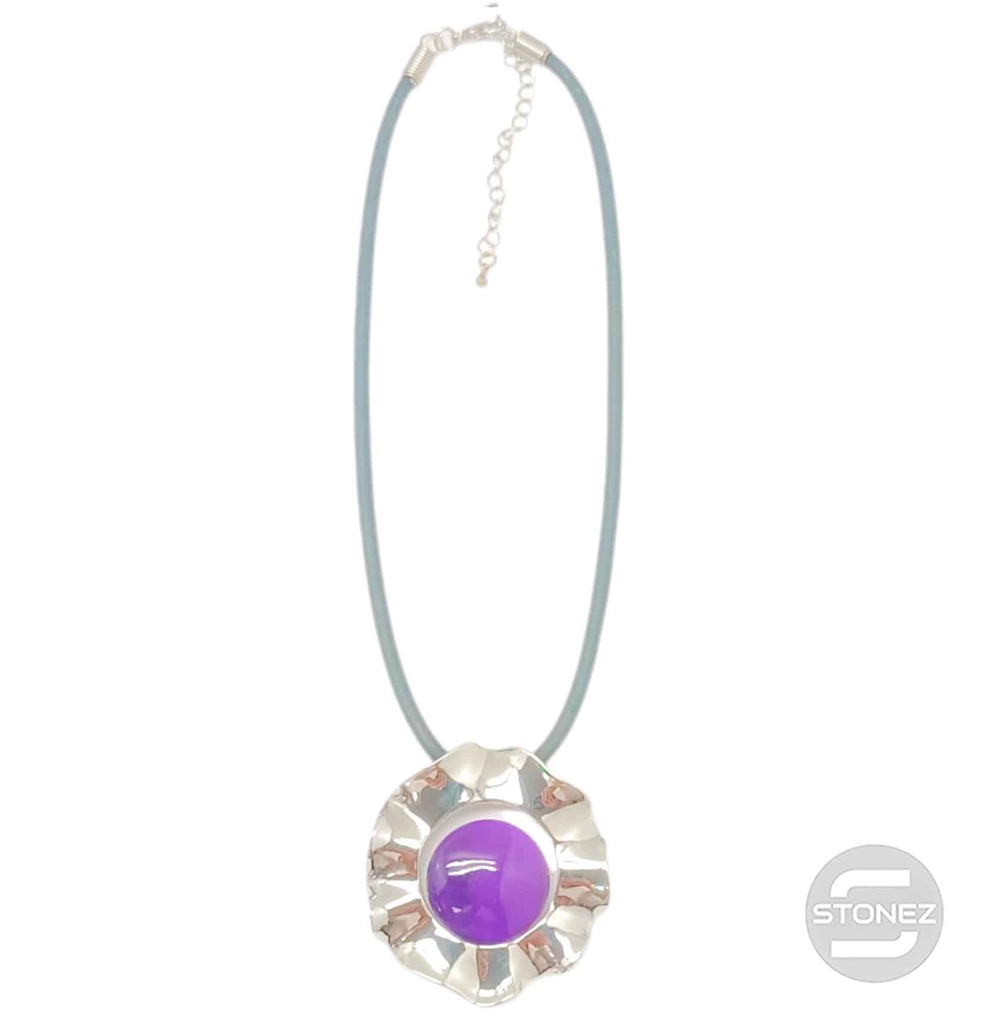 29679-09 Collar Bisuteria Con Baño De Rodio Y Ojo De Gato Y Cordon En Caucho 45 Cms