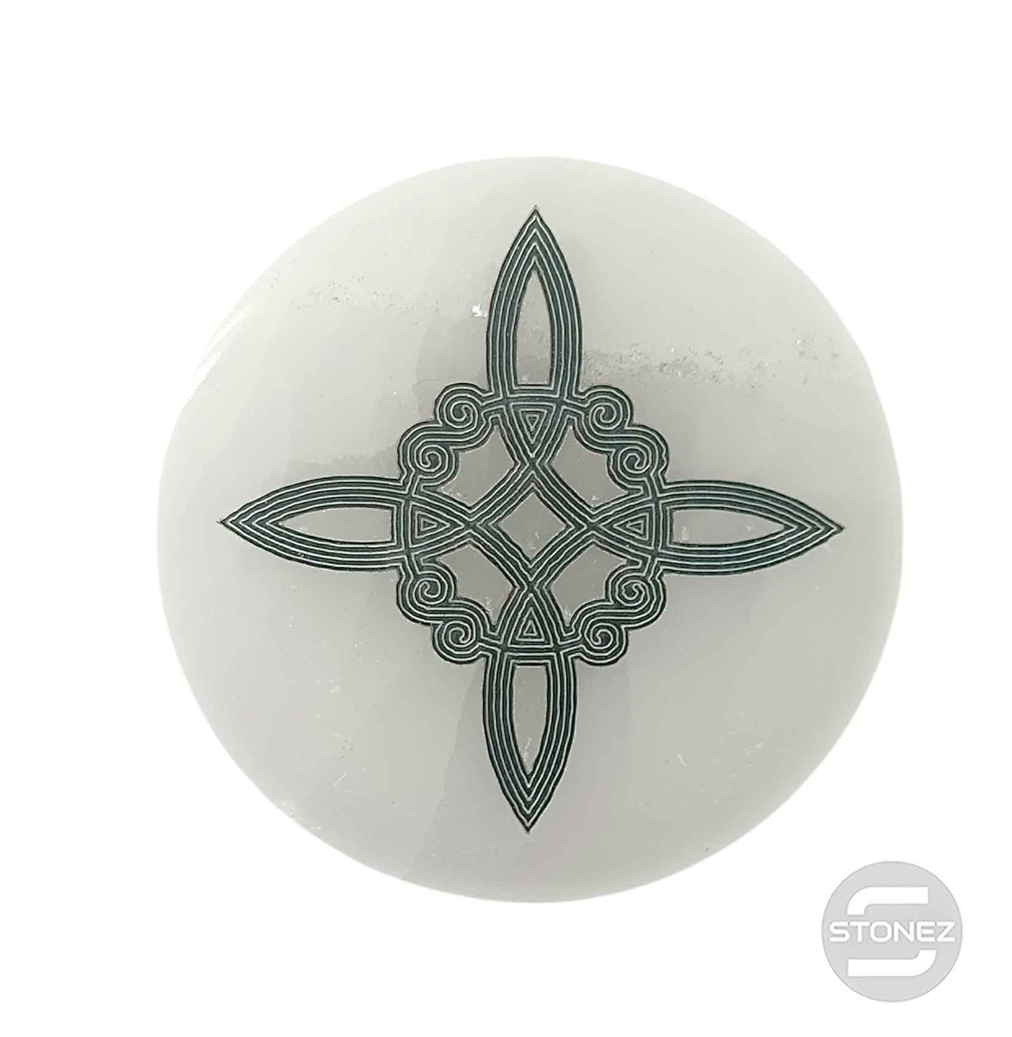 400901653-01 Plato Selenita Grabado Nudo De Bruja 10 Cms Aprox