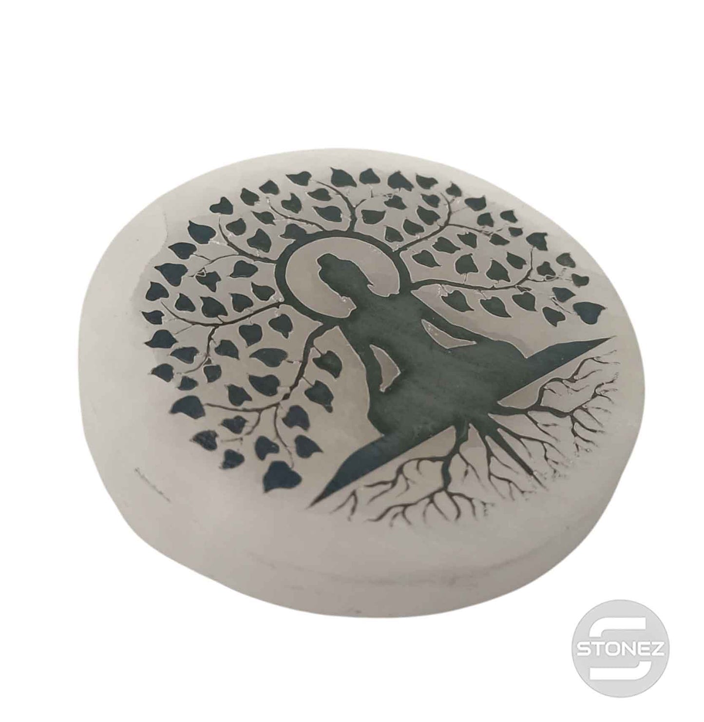 400901653-09 Plato Selenita Grabado Arbol Buda 10 Cms Aprox