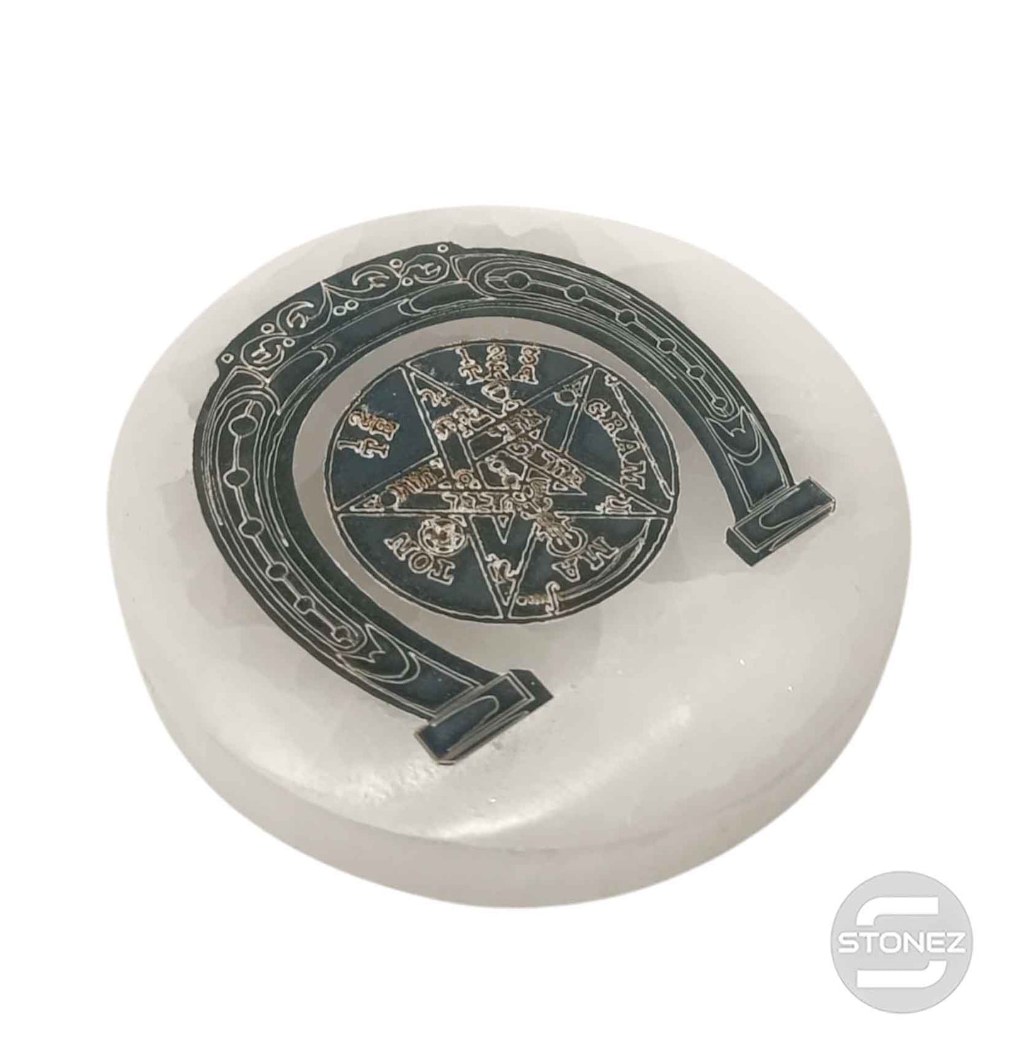 400901653-10 Plato Selenita Grabado Herradura Tetragramaton 10 Cms Aprox