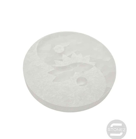 400901653 Plato Selenita Grabado Yin Yang Y Flor De Lotto 9-10 Cms Aprox