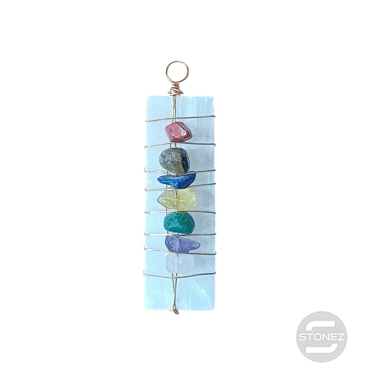 600103428 Colgante Bruto Mineral Selenita Con Chakras Engarzado En Metal Dorado 4 a 5 Cms Aproxr Ligeramente Diferente)