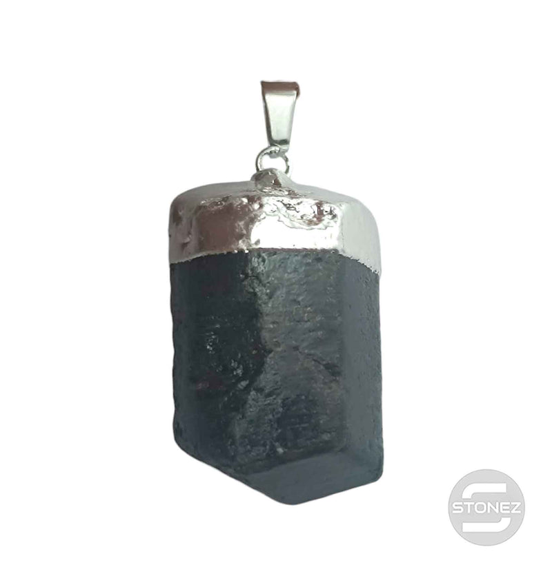 Cargue la imagen en el visor de la galería, 1111 Colgante Bruto Mineral Turmalina Engarzado Con Baño De Metal 3 a 4 Cms Aprox (Cada Pieza Puede Ser Ligeramente Diferente)
