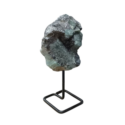 Piedra Natural Esmeralda Con Base De Metal Altura 10 Cms Aprox (La Pieza Puede Ser Ligeramente Diferente A La Foto) Ref: 401004229