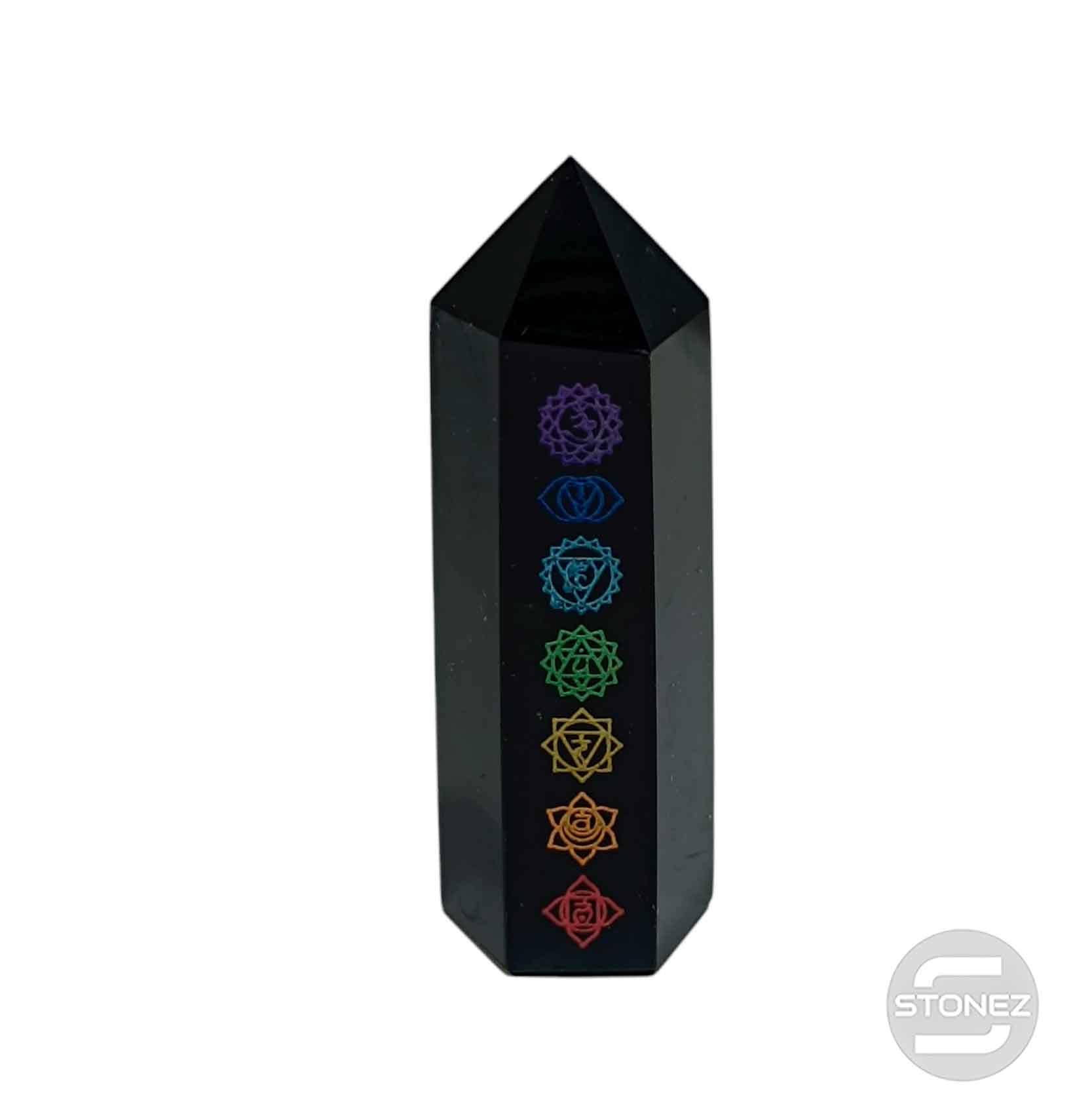 400201119-32 Obelisco De Aprox. 6-7 cm Aprox Obsidiana Negra Grabado 7 Chakras