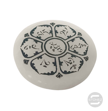 400901653-05 Plato Selenita Grabado Om Mani Padme Hum 10 Cms Aprox