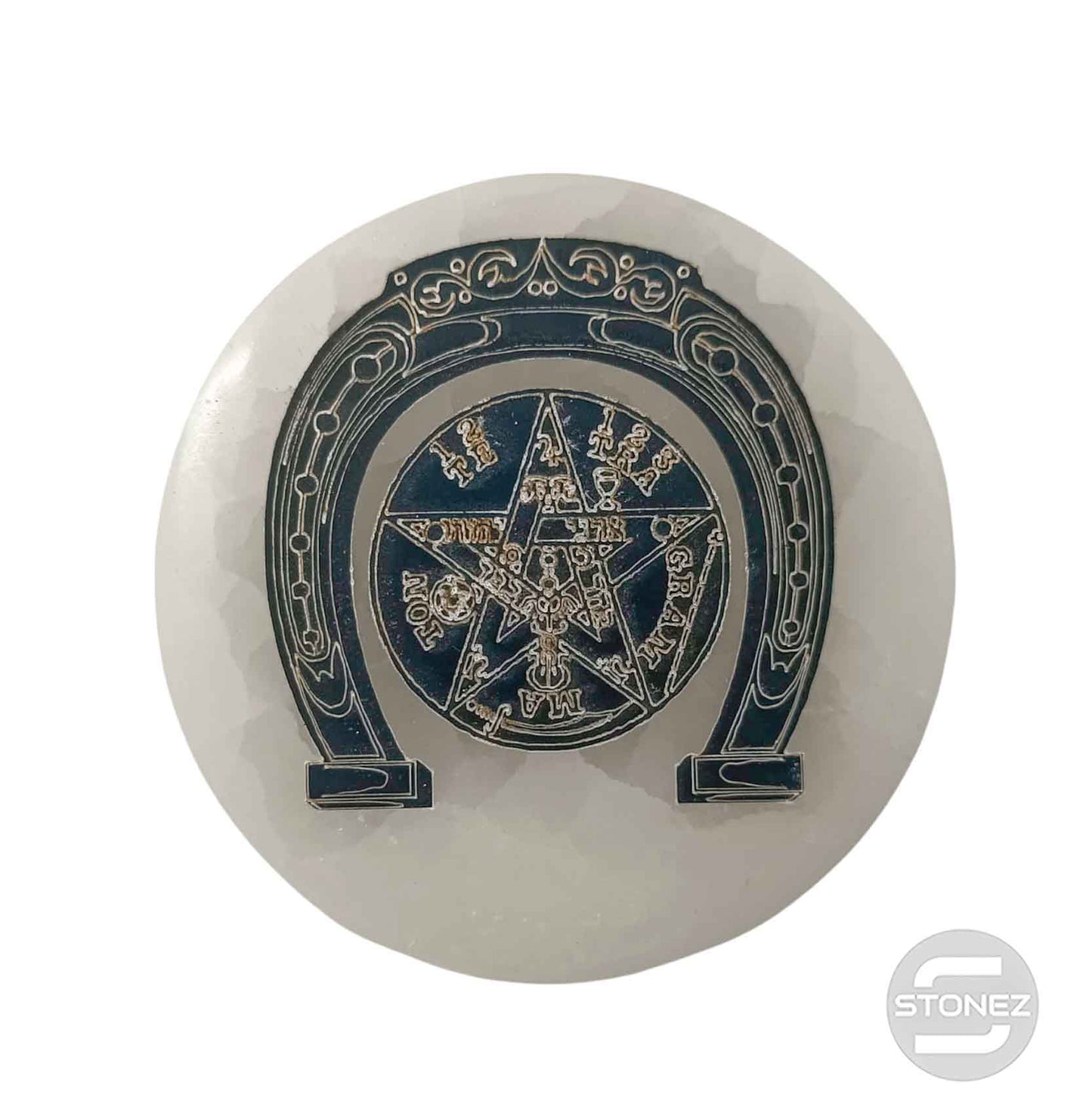 400901653-10 Plato Selenita Grabado Herradura Tetragramaton 10 Cms Aprox