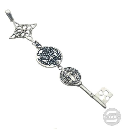 Colgante En Plata 925 Triple Proteccion Nudo De Bruja Tetragramaton Y Llave San Benito 70 mm Largo Aporx  500303929
