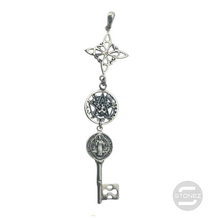 Colgante En Plata 925 Triple Proteccion Nudo De Bruja Tetragramaton Y Llave San Benito 70 mm Largo Aporx  500303929