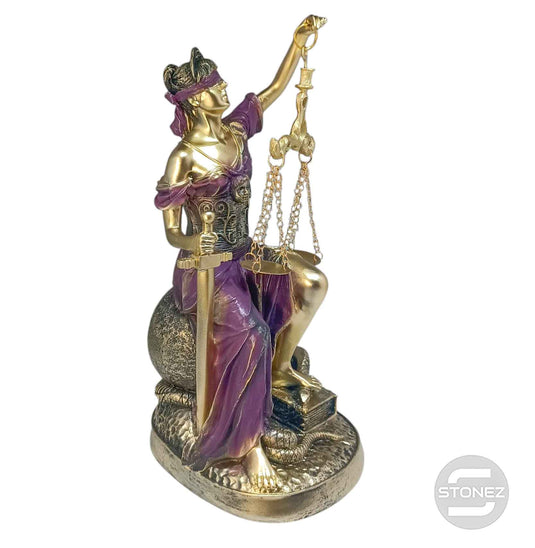 600102172 Figura En Resina Diosa De La Justicia Sentada 27 Cms Apox Color Morado