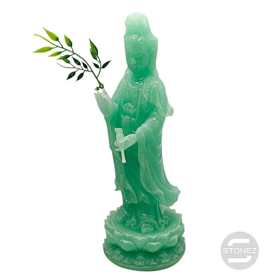 600102808 Figura Quan Ying En Resina 28 Cms Aprox Color Verde Cristal