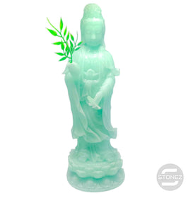 600102898 Figura Quan Ying En Resina 36 Cms Aprox Color Verde Cristal