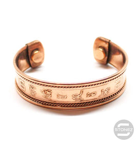 600301484-01 Pulsera Cobre Con Imán Grabado Om Mani Padme Hum