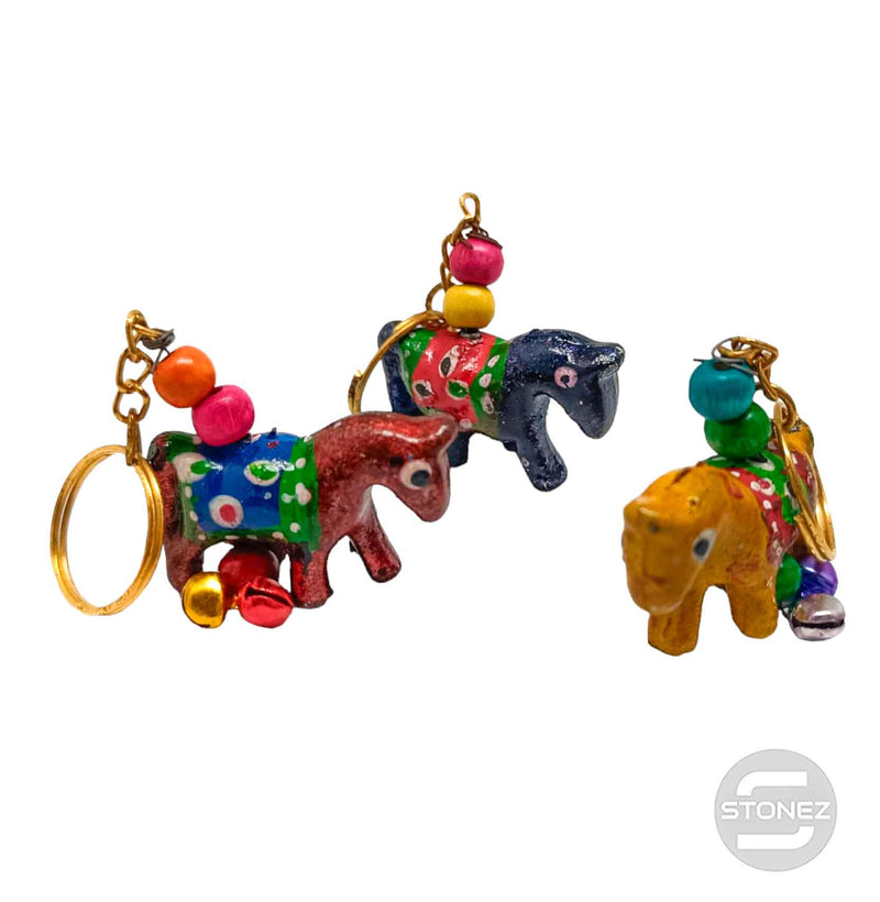 Load image into Gallery viewer, 600301633-04 Paquete 25 Llaveros Caballo Pintado A Mano Con Cascabeles (25 uds colores surtidos)
