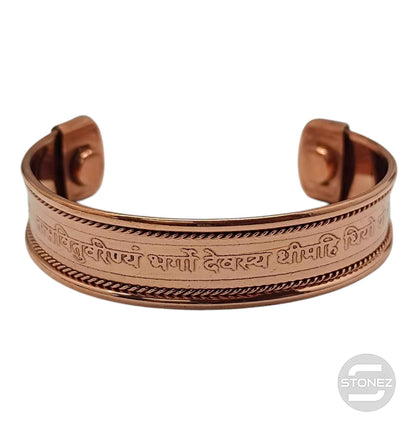 600303302-06 Pulsera Cobre Con Imán Grabado La Mantra Gayatri - stonez