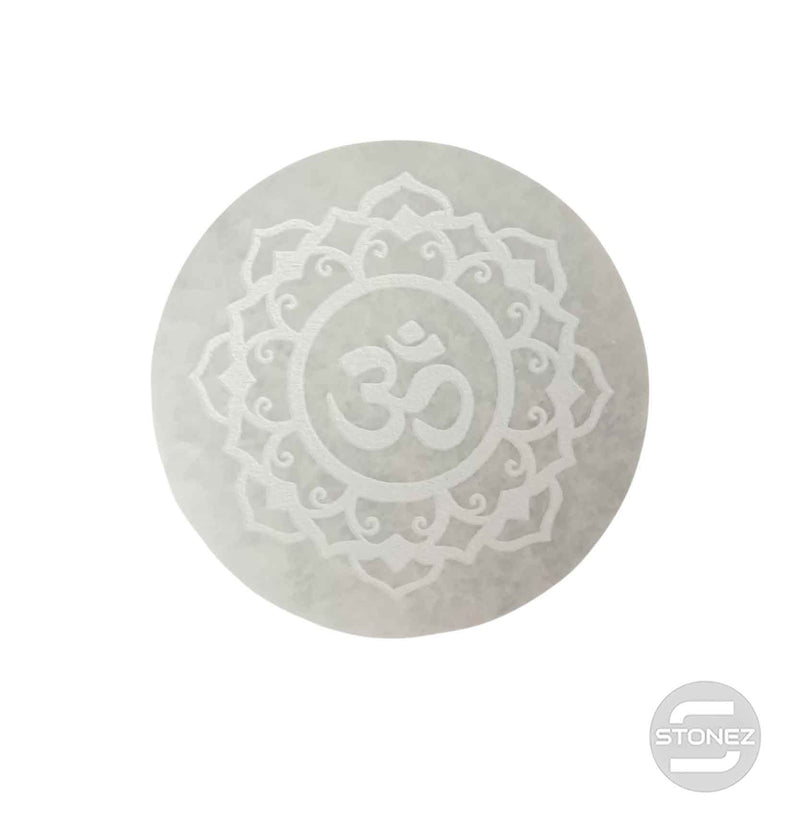 Carregue a imagem no visualizador da galeria, 600702497-02 Plato Selenita Grabado Mandala OM 10 Cms Aprox
