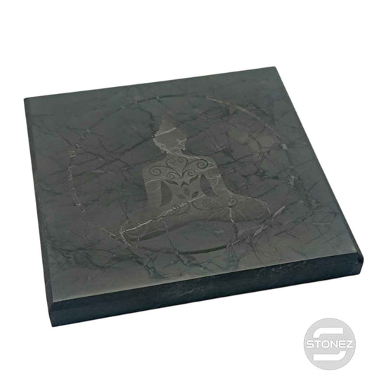 600803857-01 Base Shungita 10x10 Cms Aprox Pulido Grabado Buda