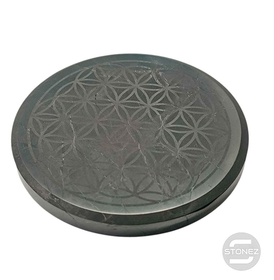 600803858-04 Base Redonda Shungita 10 Cms Aprox Pulido Grabado Flor De La Vida