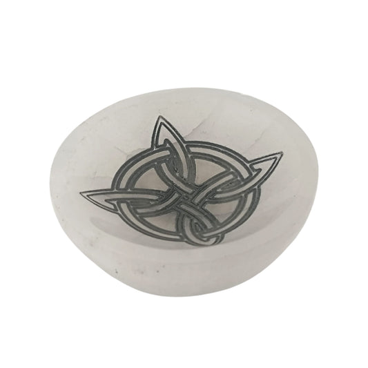 400901654 Cuenco Selenita Grabado Nudo De Bruja 10 Cms Aprox