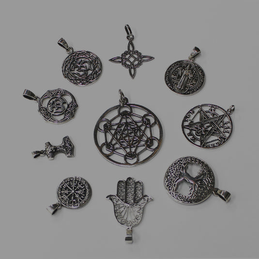 Plata lisa varios modelos de colgantes, mano de fatima, estrella, arbol de la vida, simbolo de om